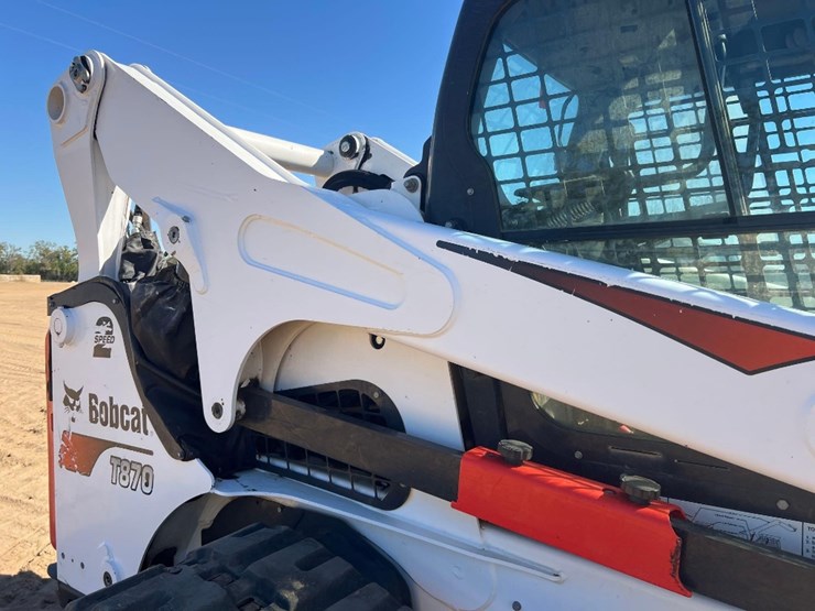 2021-bobcat-t870-image-22