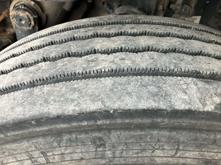 2013-freightliner-cascadia-image-68