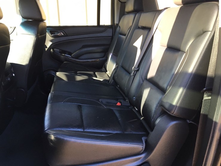 2019-chevrolet-suburban-image-9