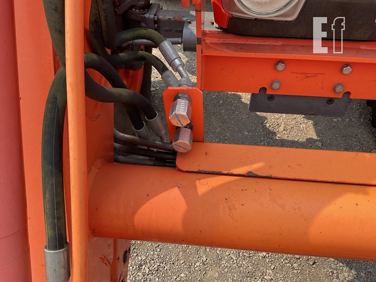 2015-kubota-m6-111-image-12