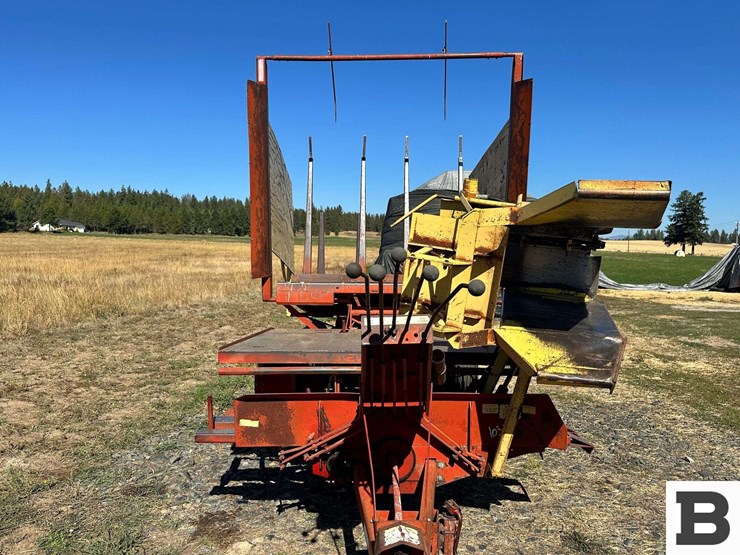 new-holland-1032-image-12