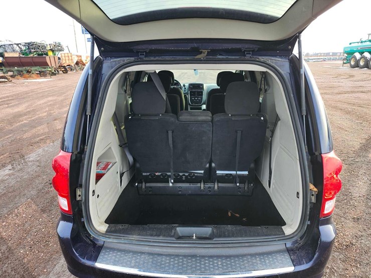 2015-dodge-grand-caravan-se-image-9