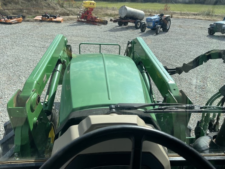 john-deere-6135e-image-13