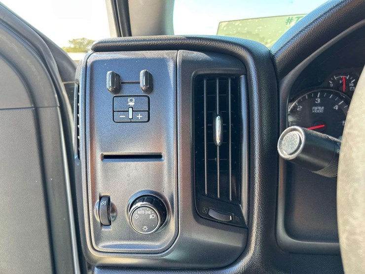 2019-chevrolet-silverado-2500hd-image-14