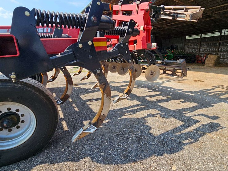 case-870-disk-chisel-plow-image-13