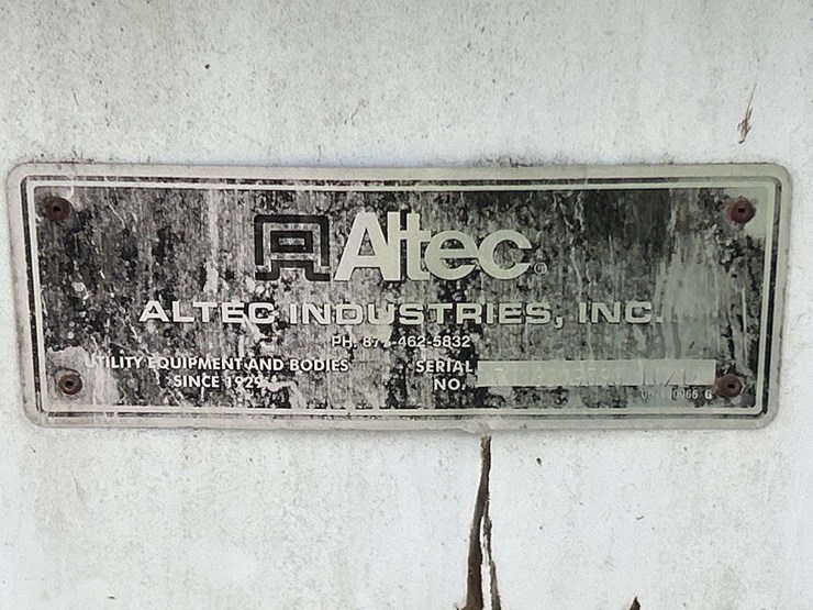 2015-freightliner-m2-106-image-22