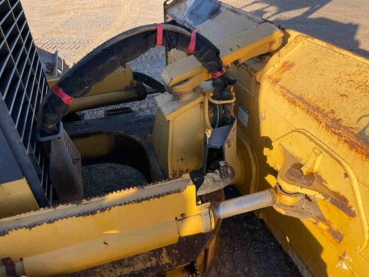 2008-deere-700j-image-11