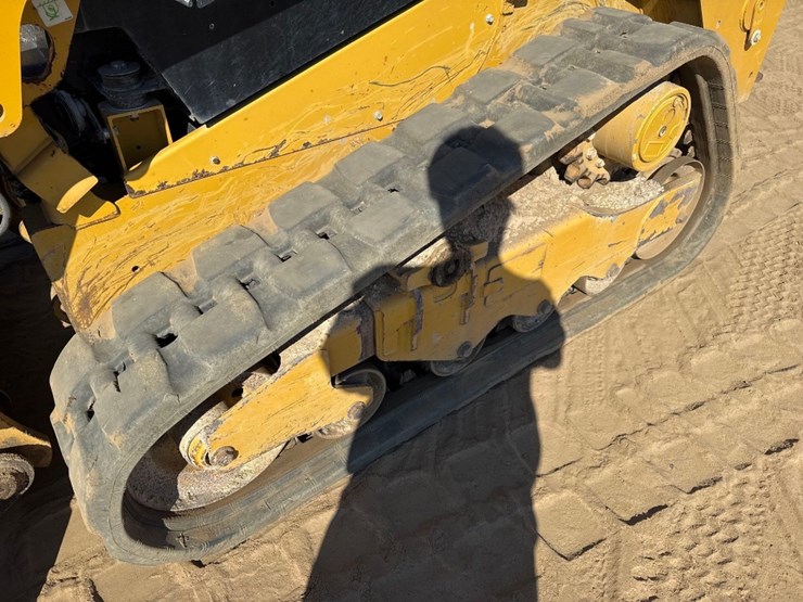 2023-caterpillar-259d3-image-8