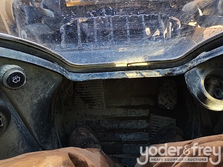 2021-caterpillar-289d3-image-27