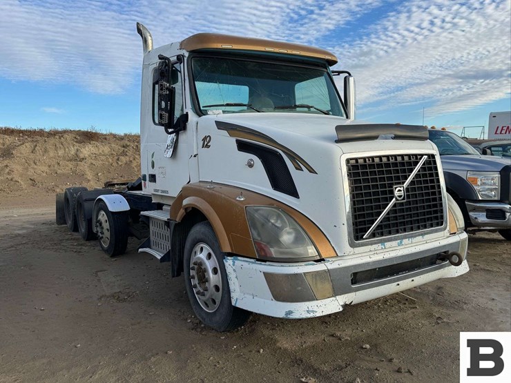 2009-volvo-tractor-truck---caution---kennewick,-wa-image-7