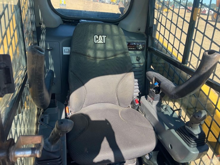 2020-caterpillar-259d3-image-23