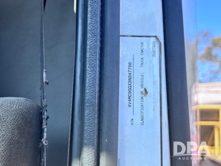 2003-volvo-10-image-108