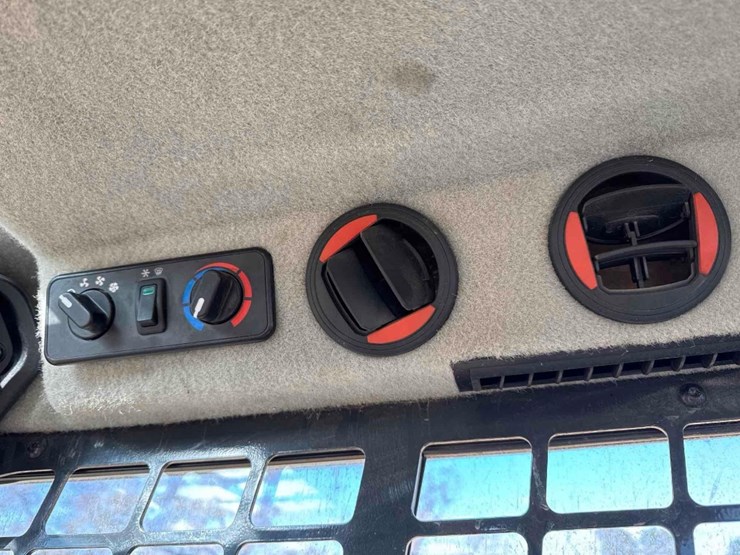 2024-bobcat-t76-image-31