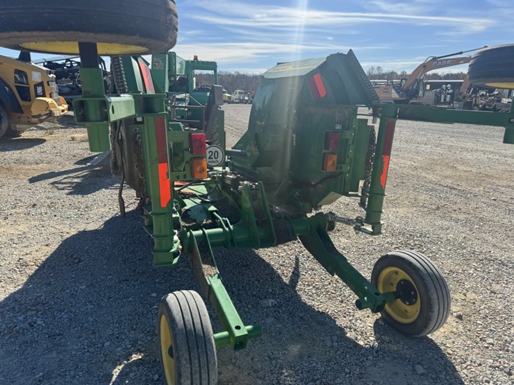 john-deere-12-image-5