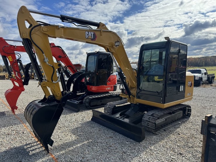 2015-caterpillar-305.5e-image-1