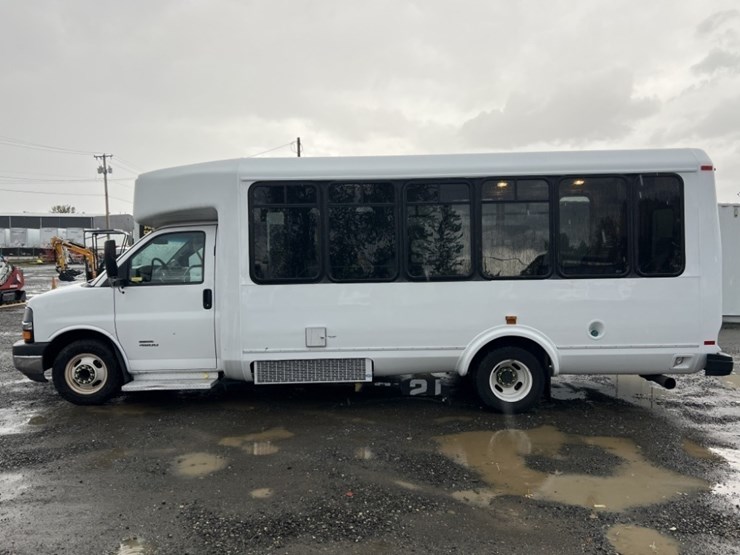 2015-chevrolet-express-paratransit-bus-image-7