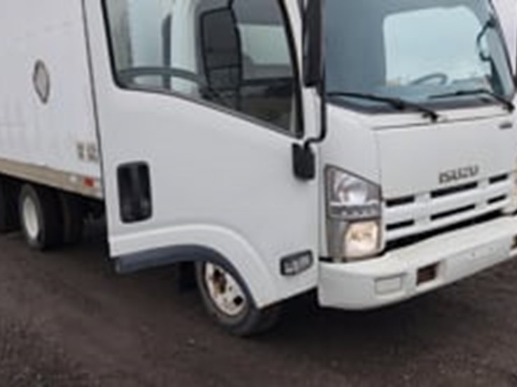 2009-isuzu-npr-image-5