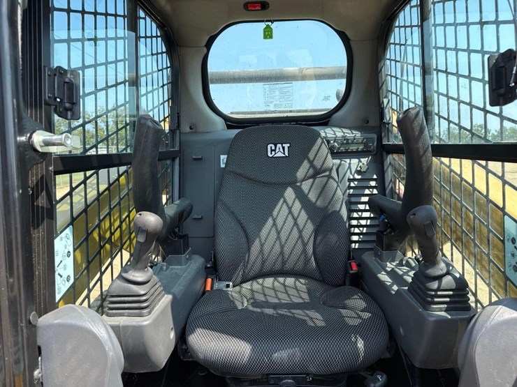 2023-caterpillar-259d3-image-24