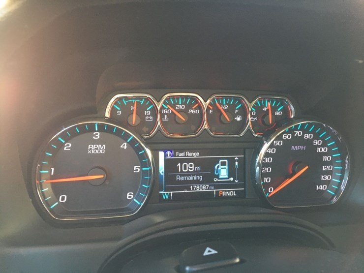 2019-chevrolet-suburban-image-6