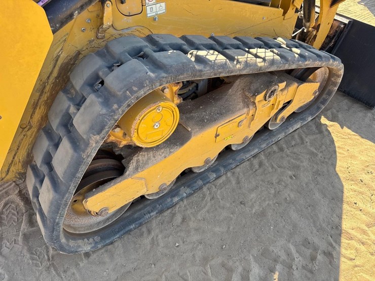 2023-caterpillar-259d3-image-14