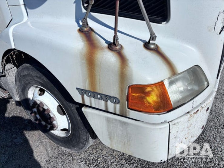 2003-volvo-10-image-63