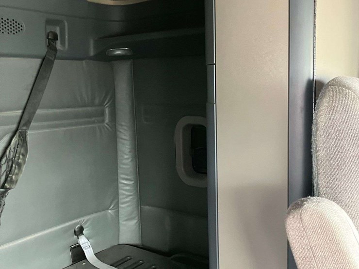 2013-freightliner-cascadia-image-91