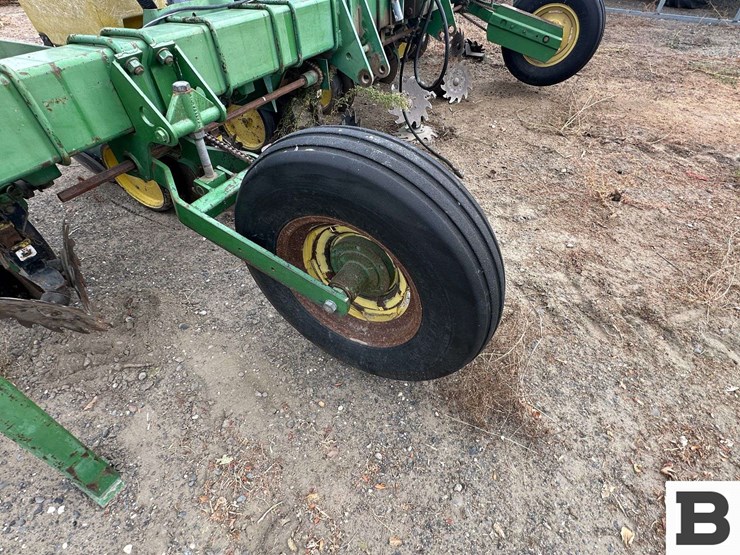 john-deere-7300-image-9