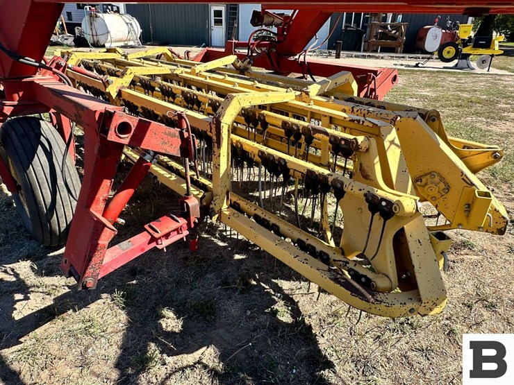 new-holland-216-image-31