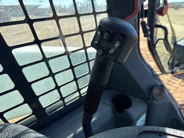 2021-bobcat-t66-image-27