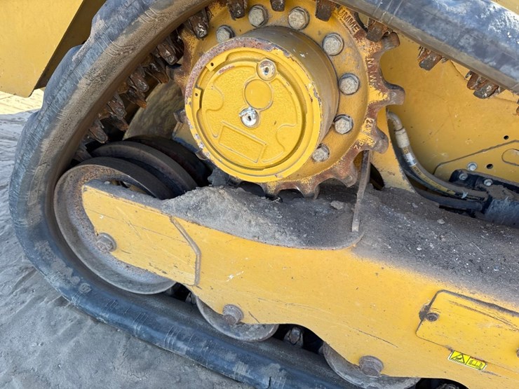 2023-caterpillar-259d3-image-15