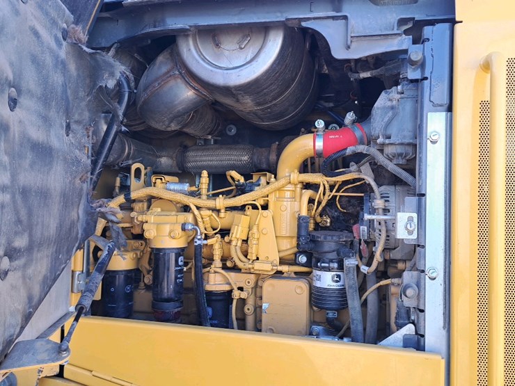 2018-deere-524k-image-21