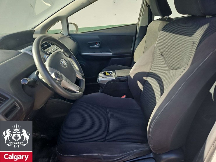 2015-toyota-prius-v-hybrid-4dr-wagon-image-11