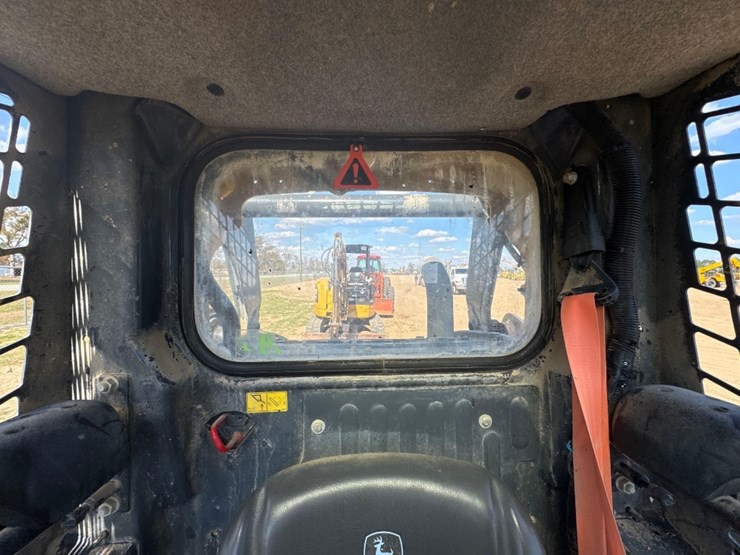 2021-deere-325g-image-30