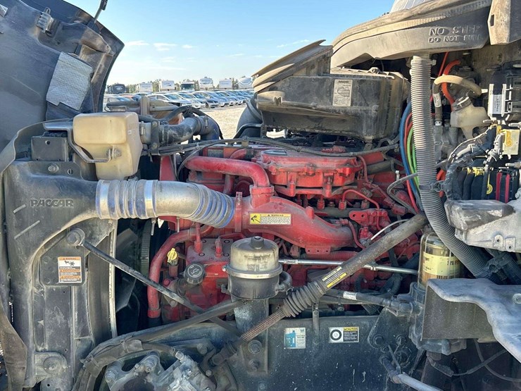 2016-peterbilt-579-image-10