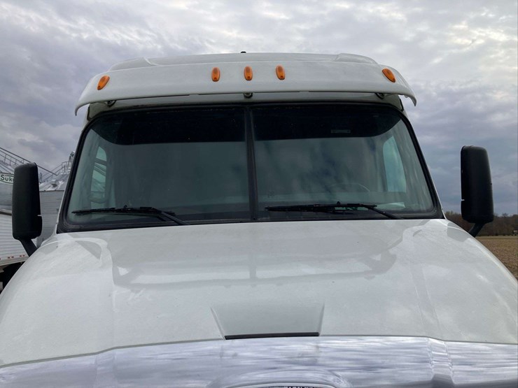 2013-freightliner-cascadia-image-19