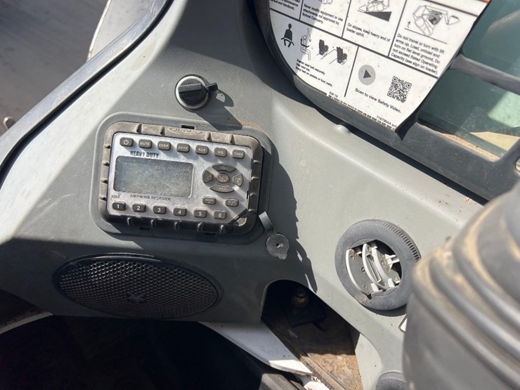 2022-bobcat-s770-image-24