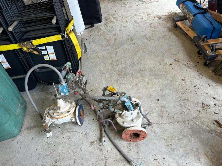 #30449-•-lot-of-(2)-control-valves-image-1