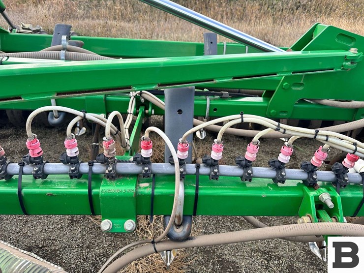 john-deere-1830-image-48