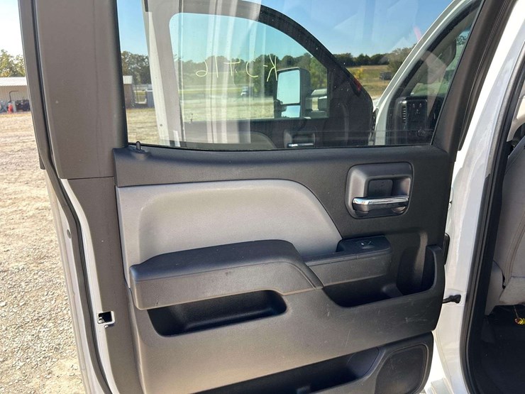 2019-chevrolet-silverado-2500hd-image-17