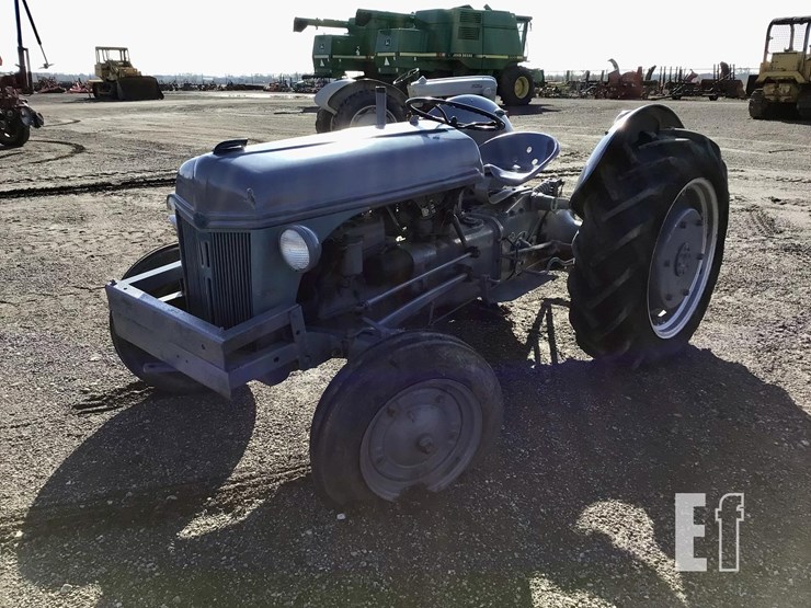 1940-ford-9n-image-4