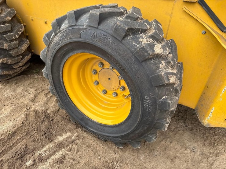 2022-deere-330g-image-9