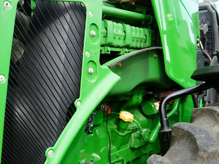 2011-john-deere-8285r-image-60