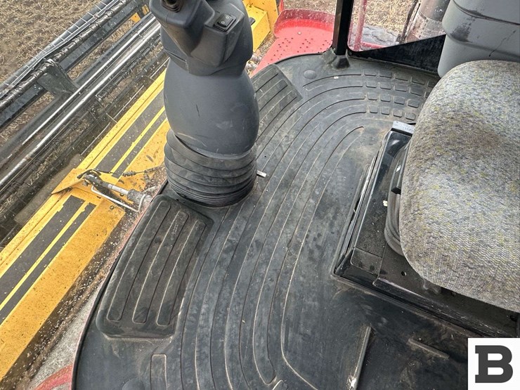 2009-new-holland-h8040-image-57