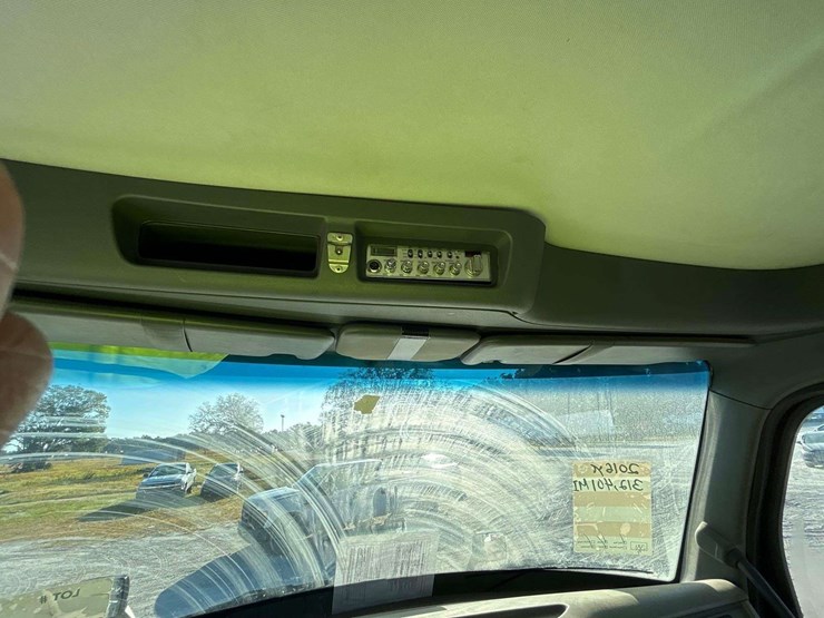 2016-peterbilt-579-image-24