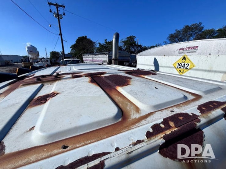 2003-volvo-10-image-89