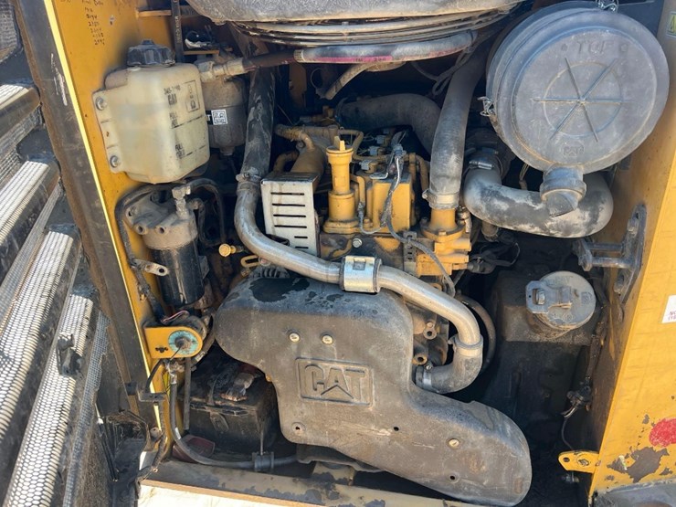 2016-caterpillar-259d-image-18