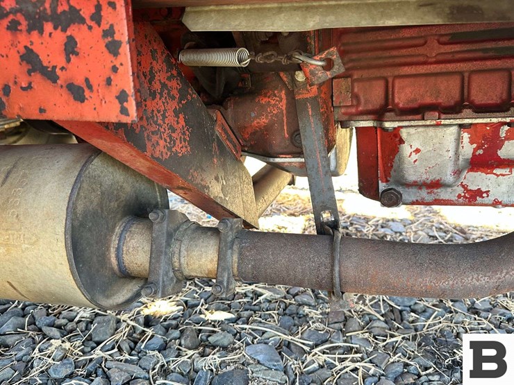 new-holland-1068-image-42