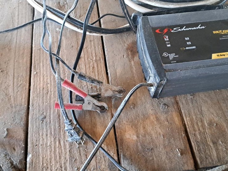 #110-•-battery-charger-&-jumper-cables-image-3