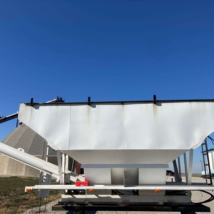 Simonsen Fertilizer Tender Dual Bin Hopper - No chassis