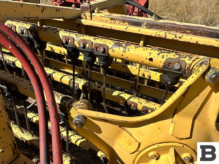 new-holland-216-image-38